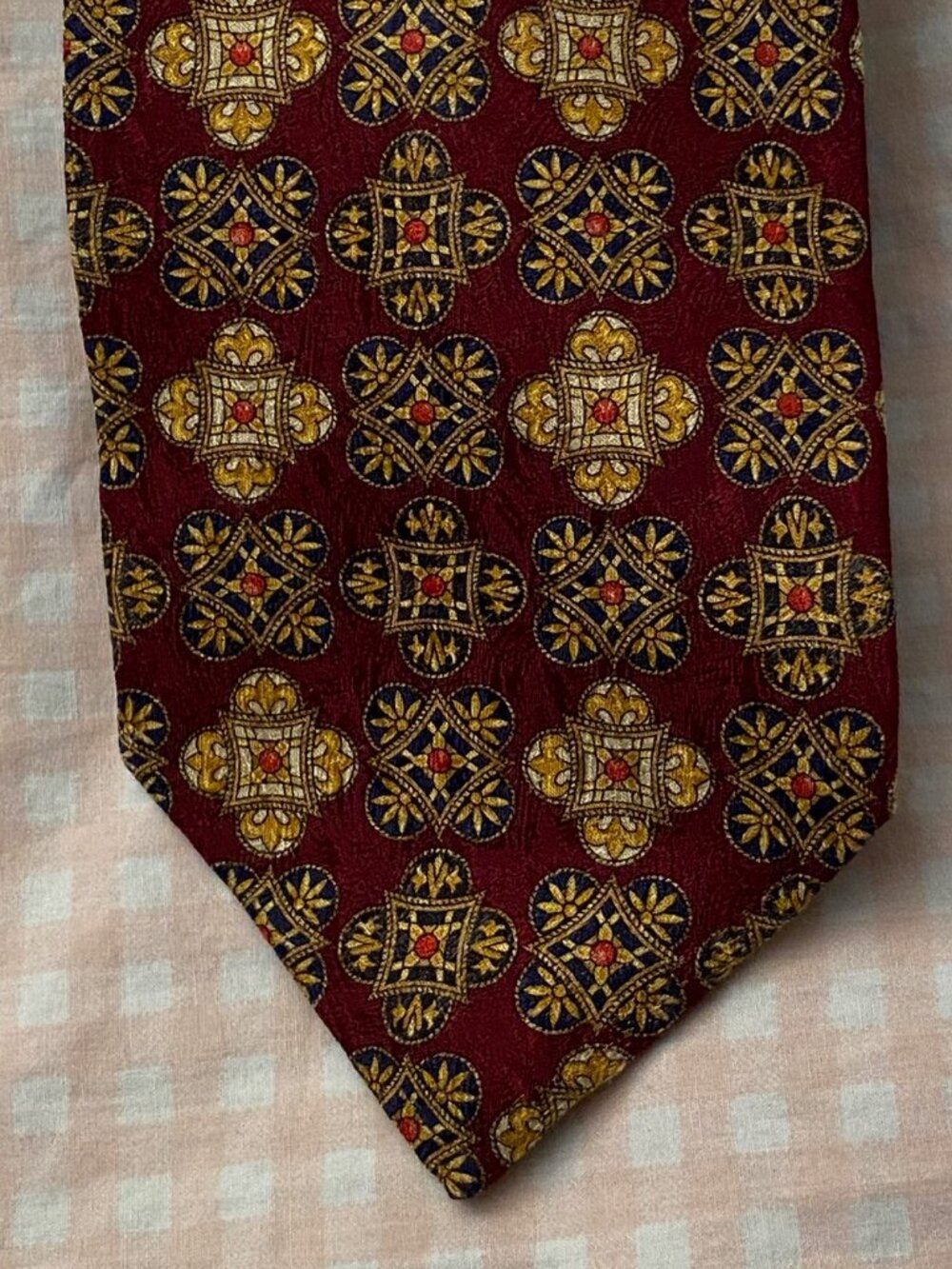 Authentic Valentino Cravatte Men's 100% Silk Tie. Made in Italy. 60" x 3.75" EUC